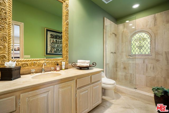 71150 N Thunderbird Terrace, Rancho Mirage CA: https://media.crmls.org/mediaz/467bbb36-c7f8-4ff4-a152-6c521417e303.jpg