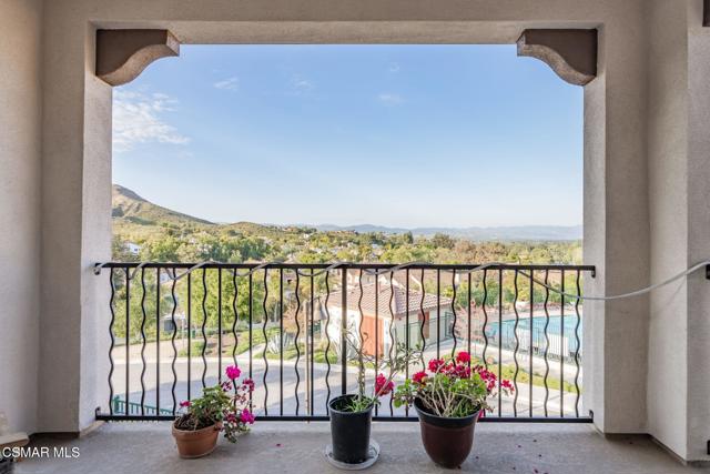 263 Morro Way, Simi Valley CA: https://media.crmls.org/mediaz/467c18e4-8c2b-40a0-a9ec-1c4a8222d34b.jpg