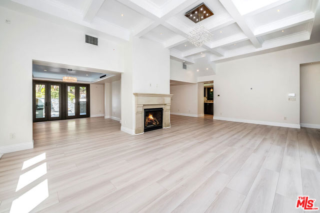 1600 Benedict Canyon Drive, Beverly Hills CA: https://media.crmls.org/mediaz/467c5fce-6929-4e91-8dfd-c62db81724ed.jpg
