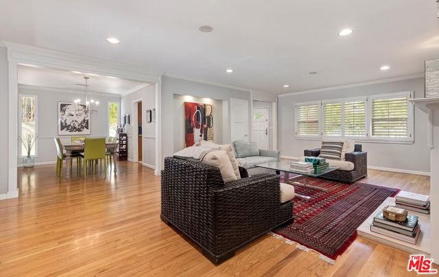 4219 Saugus Avenue, Sherman Oaks CA: https://media.crmls.org/mediaz/467c6983-02a8-421c-aafe-9273e8c109f1.jpg