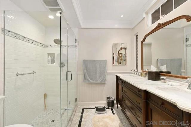 3868 Avenida Feliz, Rancho Santa Fe CA: https://media.crmls.org/mediaz/467cb881-1db7-4ed3-9bb7-a2cd6352f8b7.jpg