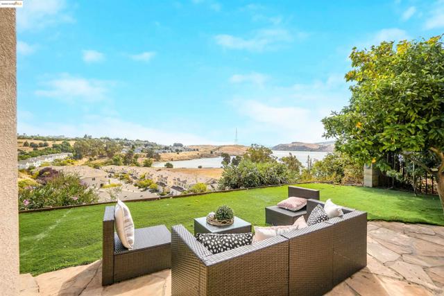 153 Camino Del Sol, Vallejo CA: https://media.crmls.org/mediaz/467d308c-4e6e-4142-b2ee-e94417f9d08c.jpg