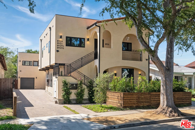8931 Hubbard Street, Culver City CA: https://media.crmls.org/mediaz/467d35b7-19ec-4699-8b73-c302e27d4ceb.jpg