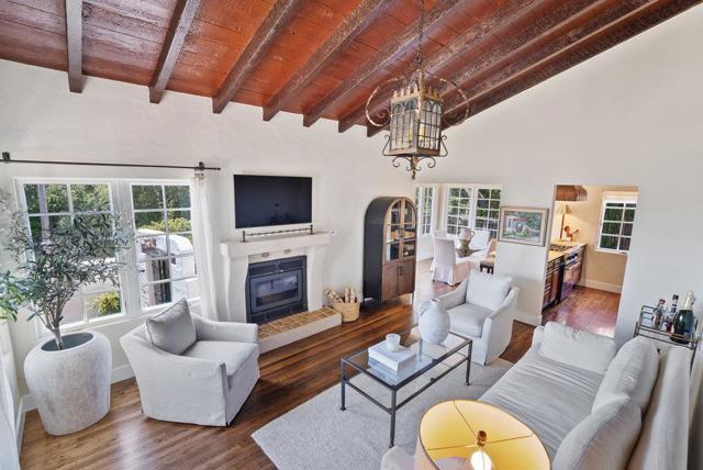 547 Monterey, Aptos CA: https://media.crmls.org/mediaz/467e1044-bddc-4367-9263-fead234e839b.jpg