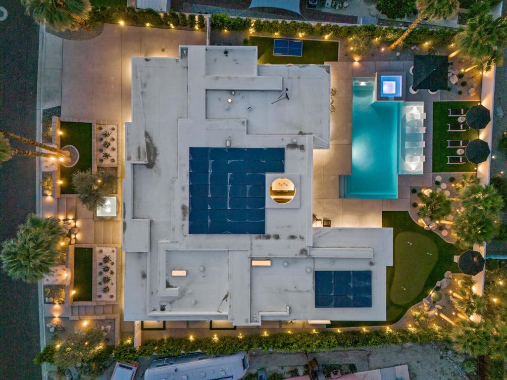 https://media.crmls.org/mediaz/467ebded-fd80-4c10-8ed5-154095a30642.jpg?preset=X-Large