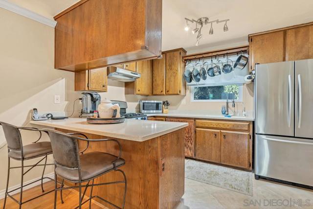 7861 Cimarron Ln, La Mesa CA: https://media.crmls.org/mediaz/467f58bc-d1ab-4ae6-b863-0e6097ca3965.jpg