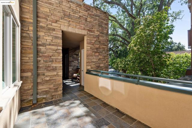 1310 Creekside Dr, Walnut Creek CA: https://media.crmls.org/mediaz/467fd9d3-375a-4b7e-a777-dfc81d614421.jpg