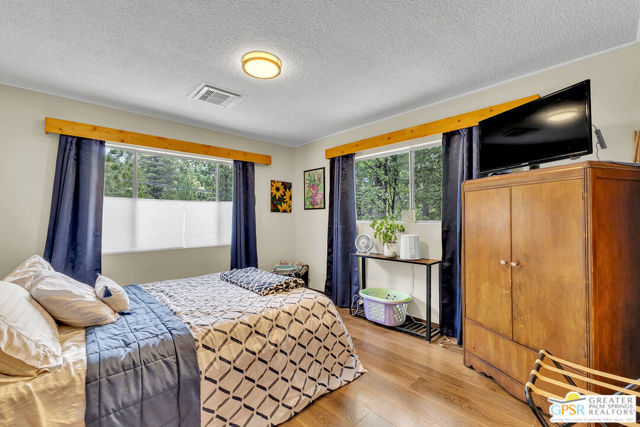 21395 Highway 243, Idyllwild CA: https://media.crmls.org/mediaz/468088e4-0c23-4bdc-8723-933793d0f123.jpg