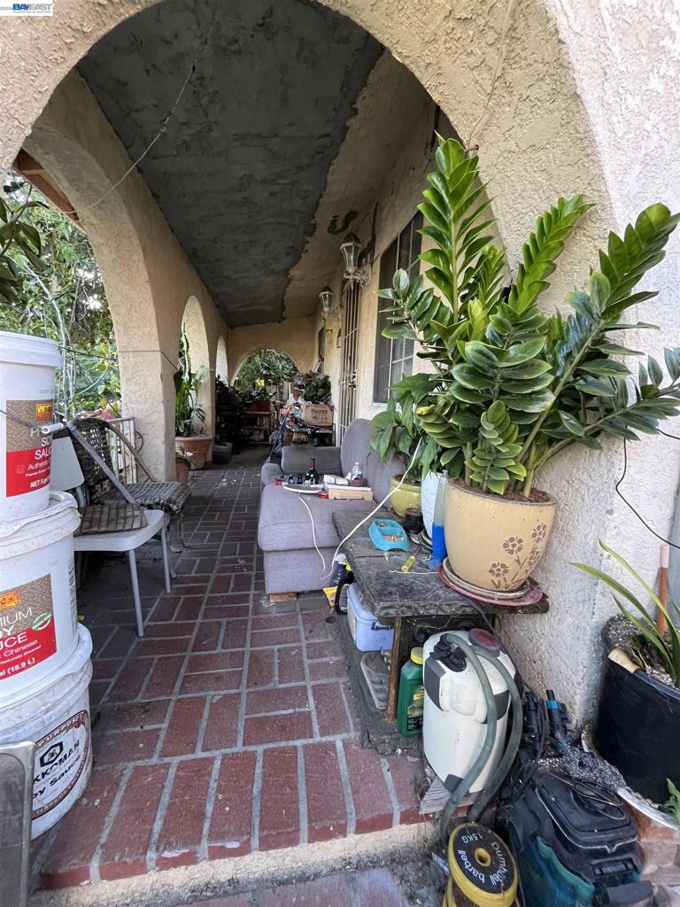 https://media.crmls.org/mediaz/4680a076-69fa-49ff-a139-0ae488f07c47.jpg?preset=X-Large