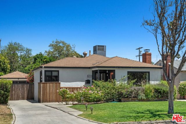 14357 Collins Street, Sherman Oaks CA: https://media.crmls.org/mediaz/4681fab8-eb5f-4a81-8b86-8532a58125c2.jpg