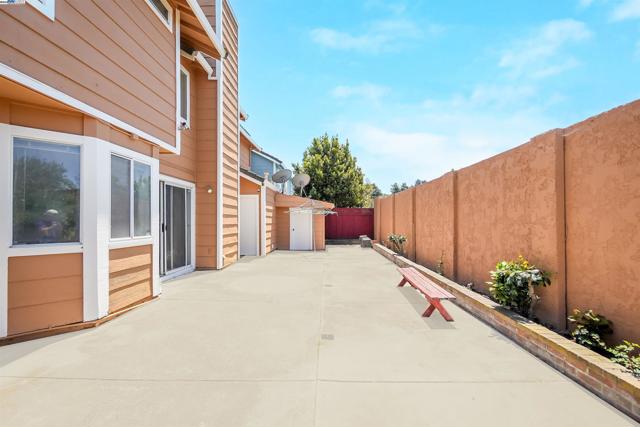 Image 27 of 35 For 18606 Galton Ln
