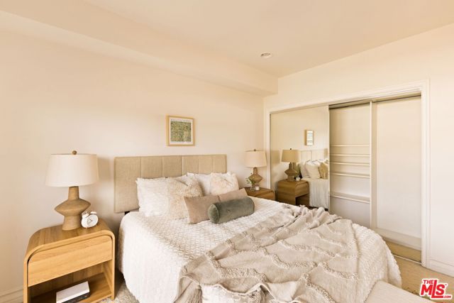 325 Arnaz Drive, Los Angeles CA: https://media.crmls.org/mediaz/46823cdf-22d0-4974-9061-a89328cd0db4.jpg