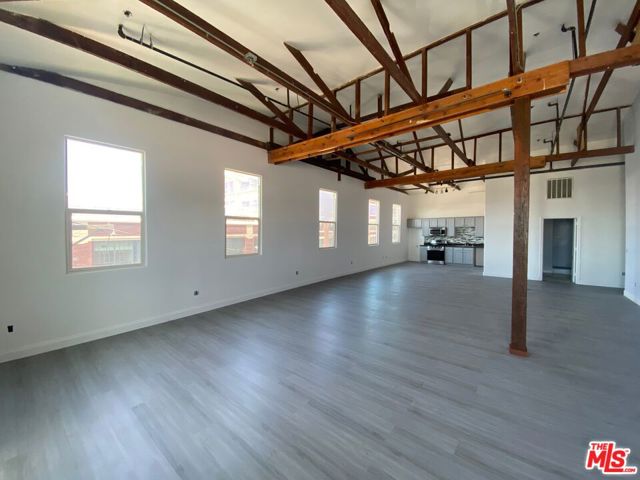 726 S Santa Fe Avenue, Los Angeles CA: https://media.crmls.org/mediaz/468269ea-e823-420c-8668-39f426ced848.jpg