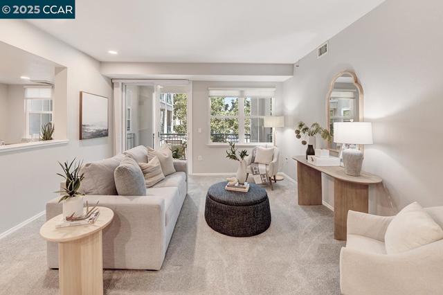 1840 Tice Creek Dr, Walnut Creek CA: https://media.crmls.org/mediaz/46827e81-bf66-4104-bdc6-904a491faf5a.jpg