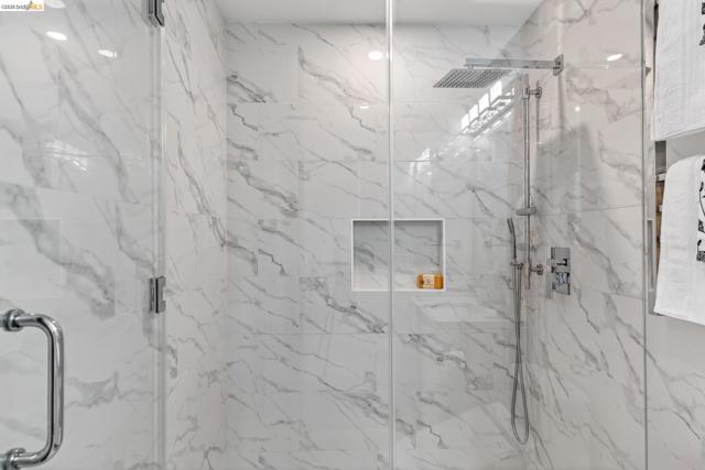 565 Bellevue Ave, Oakland CA: https://media.crmls.org/mediaz/4682980d-6fb4-4996-bf15-8d90f88ef0cf.jpg