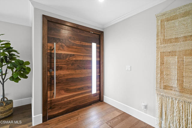 1658 La Granada Drive, Thousand Oaks CA: https://media.crmls.org/mediaz/4682e139-855e-4f4b-a638-c1364f17eb9d.jpg