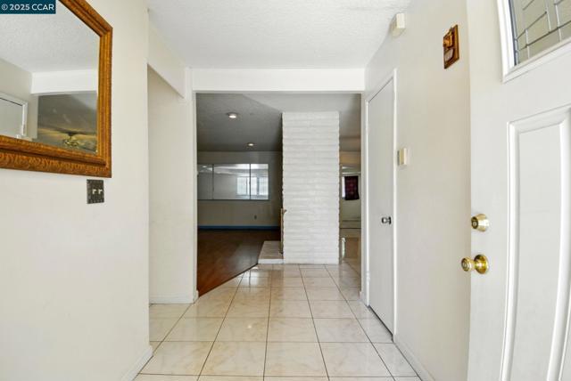 9121 Eaglepoint Ln, Stockton CA: https://media.crmls.org/mediaz/4682edca-57d5-46c5-a582-1b57632d7a3b.jpg