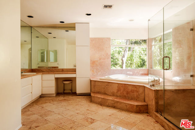10055 Reevesbury Drive photo 32