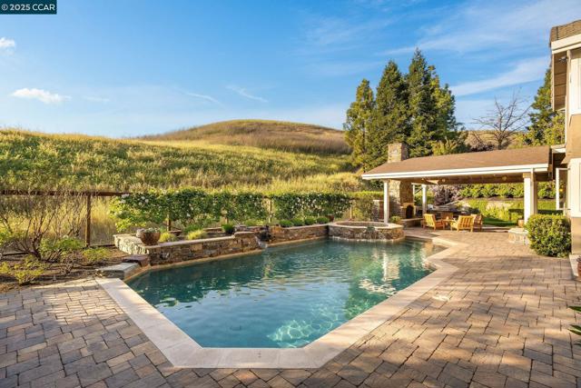 129 Alta Vista Way, Danville CA: https://media.crmls.org/mediaz/468329a2-678b-44ab-8494-c4026bfd043f.jpg