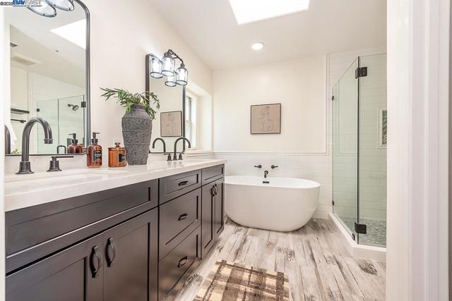 34233 Perry Glen Ter, Union City CA: https://media.crmls.org/mediaz/46837109-93ab-4679-87a3-f652f11737e3.jpg