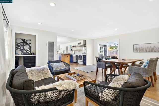 5774 Friar Ct, El Sobrante CA: https://media.crmls.org/mediaz/46838135-0198-4d53-a422-dd68a18808ca.jpg