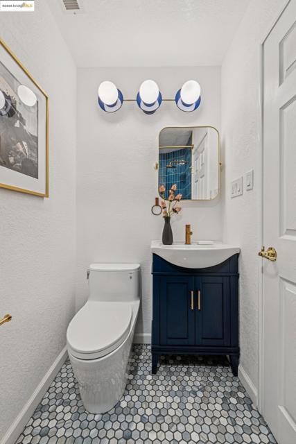 1044 Collier Dr, San Leandro CA: https://media.crmls.org/mediaz/46838796-2300-417f-91d2-f1365123b877.jpg