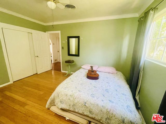 10704 Oro Vista Avenue, Sunland CA: https://media.crmls.org/mediaz/46843267-81be-4466-bd05-a96b1743e21a.jpg