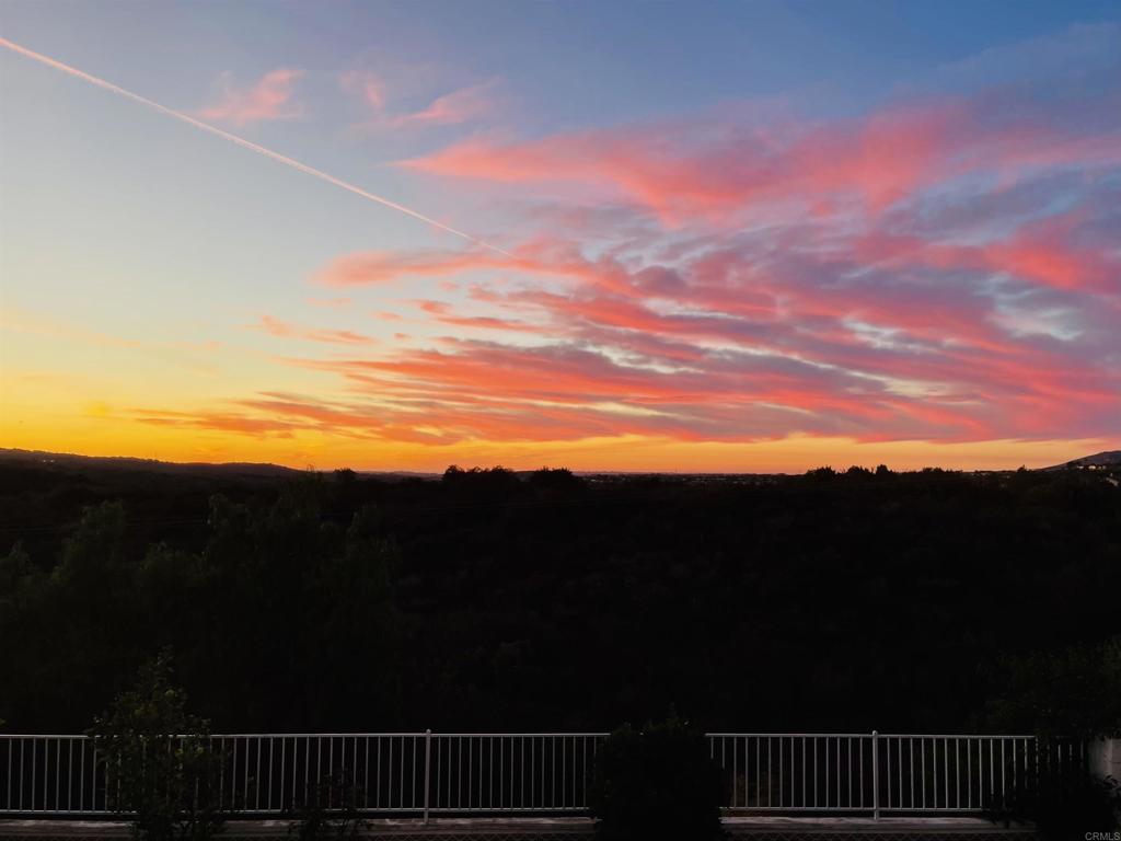 https://media.crmls.org/mediaz/4684595f-503b-41c4-baa0-5bb8b5e17dbc.jpg?preset=X-Large