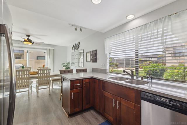 872 S Sierra Ave, Solana Beach CA: https://media.crmls.org/mediaz/4684b28a-d363-422f-b2dd-22bacdbd6efa.jpg
