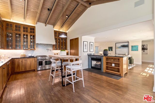459 S Bentley Avenue, Los Angeles CA: https://media.crmls.org/mediaz/4684d160-9baf-41fa-9395-aefc08767ea0.jpg