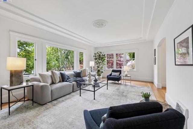 6040 LAWTON AVENUE, Oakland CA: https://media.crmls.org/mediaz/4684f927-7edb-4cd9-8f91-38ccafa9a761.jpg