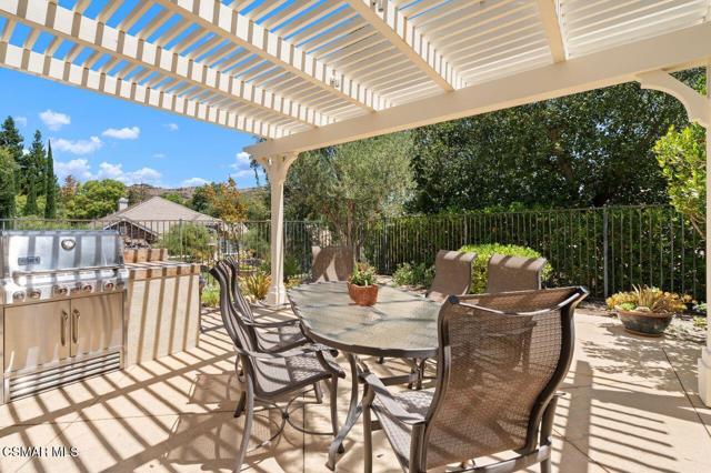 1706 Abbotsbury Street, Westlake Village CA: https://media.crmls.org/mediaz/46853f95-12d3-41ba-9156-ed2e939d25ee.jpg