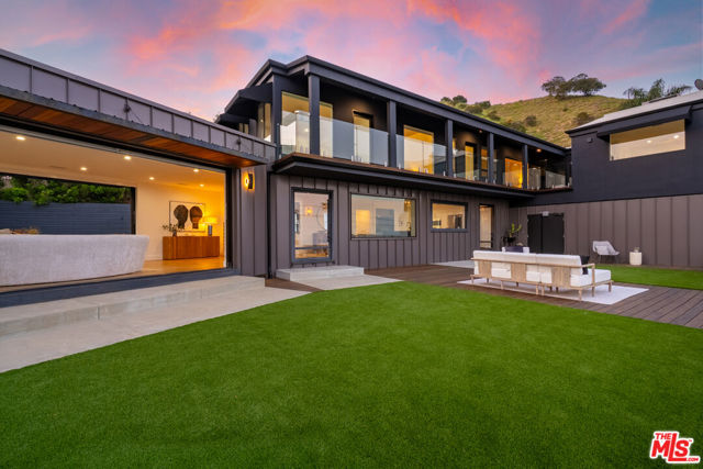 8021 Floral Avenue, Los Angeles CA: https://media.crmls.org/mediaz/468542d1-f401-4a38-9a29-f6490e40d54f.jpg