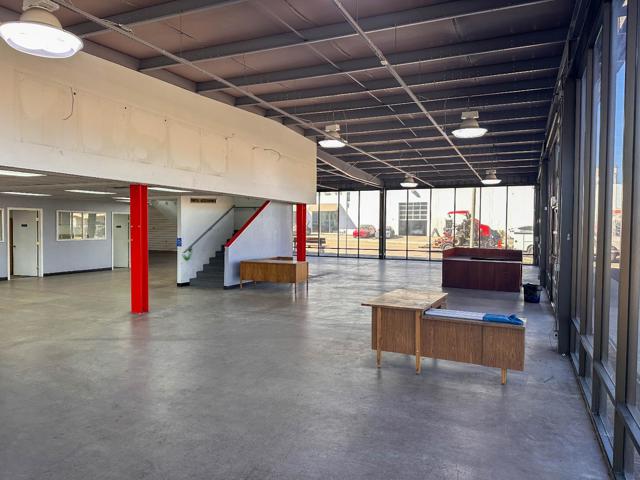 Image 6 of 58 For 1020 Auto Center Parkway
