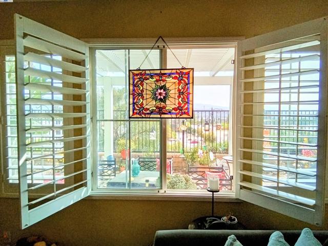 24350 Lorenzo Ln,  CA: https://media.crmls.org/mediaz/46857793-a9fc-475f-b5f0-7e8230f125aa.jpg