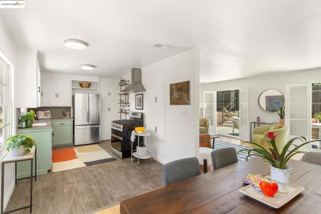 298 Grizzly Peak Blvd, Kensington CA: https://media.crmls.org/mediaz/468577fe-49bd-4f86-b3a0-4d82364a3bce.jpg