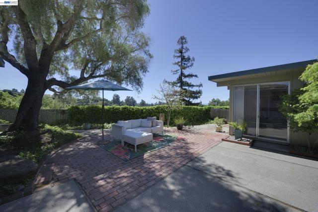 5354 Greenridge Rd, Castro Valley CA: https://media.crmls.org/mediaz/46857f2f-8164-4c83-a7ca-a556e28032e9.jpg