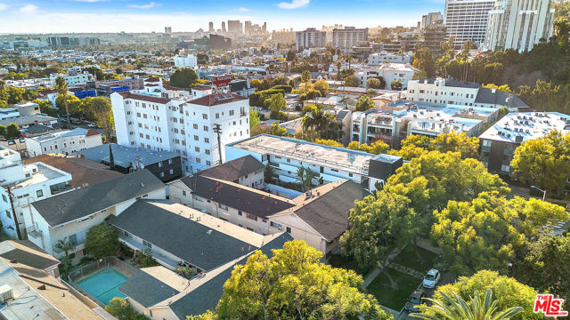 8218 De Longpre Avenue, West Hollywood CA: https://media.crmls.org/mediaz/46859ae1-b0bf-4078-8944-2ca9b5b9b399.jpg