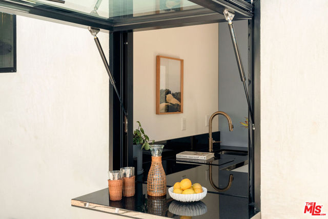 3923 Revere Avenue, Los Angeles CA: https://media.crmls.org/mediaz/4685ac89-b597-47a0-b829-e1c8cf0d94f8.jpg