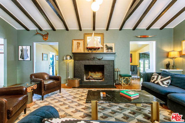 148 W Camino Descanso, Palm Springs, CA 92264
