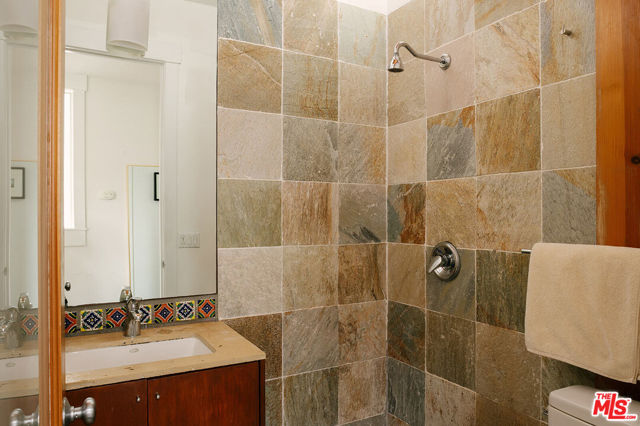 803 Boccaccio, Venice CA: https://media.crmls.org/mediaz/46863115-bcff-4bd5-b7cf-404b70b20703.jpg