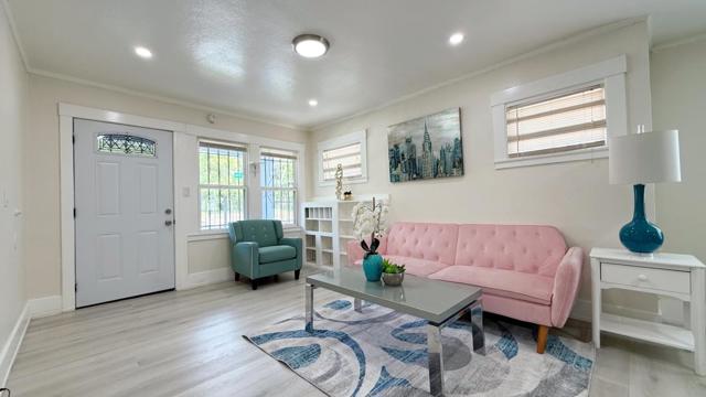 10923 Foothill Boulevard, Oakland CA: https://media.crmls.org/mediaz/46866825-a77b-4566-9e69-0addf1bea23a.jpg