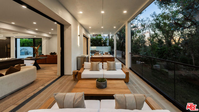 Drew Fenton | 505 Barrington Avenue Los Angeles CA | MLS: 7255319