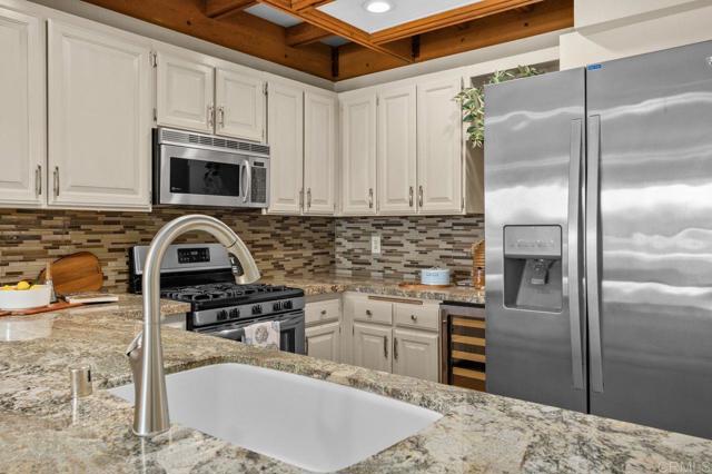 Detail Gallery Image 6 of 35 For 801 Kalpati Cir #B,  Carlsbad,  CA 92008 - 2 Beds | 2 Baths
