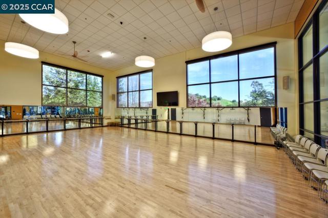 2155 Cactus Ct, Walnut Creek CA: https://media.crmls.org/mediaz/46889bc5-d14e-452d-aaa2-5276cae38c79.jpg