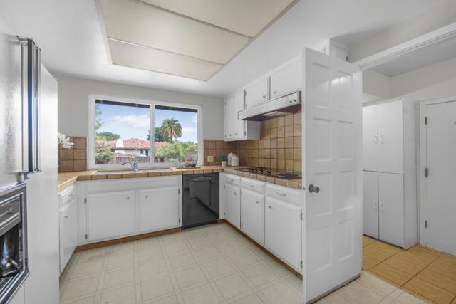10407 Vista Knoll Boulevard, Cupertino CA: https://media.crmls.org/mediaz/46893824-c4dc-44e5-b5b9-993e1b8bd599.jpg