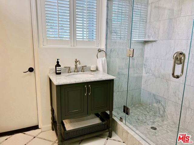 27500 Pacific Coast Highway, Malibu CA: https://media.crmls.org/mediaz/4689b031-7ccd-4bd8-b47e-6b091098474d.jpg