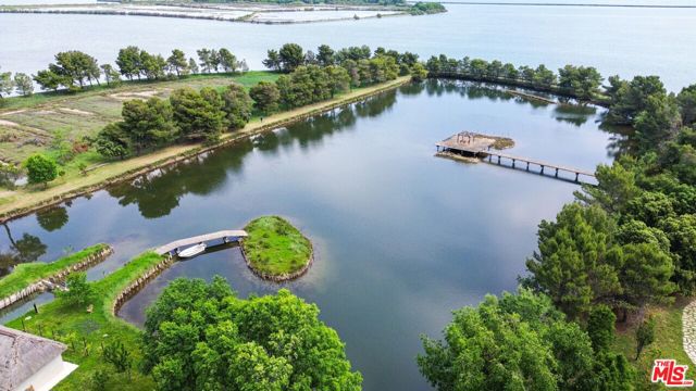 1 Private Island Near Venice, Italy,  CA: https://media.crmls.org/mediaz/4689cc71-dab5-49b6-8629-83eaca72548d.jpg