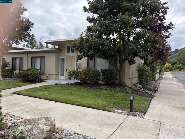 2017 Pine Knoll Dr, Walnut Creek CA: https://media.crmls.org/mediaz/468a19cd-a3ac-4ad1-9190-afef00c01181.jpg