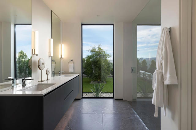 16 Via Linea, Rancho Mirage CA: https://media.crmls.org/mediaz/468a1e71-1c6a-4703-b9a2-d96b1a1e3ee6.jpg